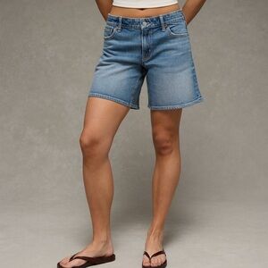 American Eagle 2025 Low Rise Baggy Shorts